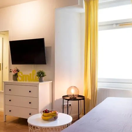 2 Bedroom In Great Location In Kreuzberg *