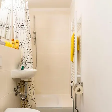 2 Bedroom In Great Location In Kreuzberg *